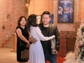 Đàn anh Quang Lê ôm chúc mừng Thúy Huyền ra mắt MV mới, ca khúc được nhạc sĩ Song Ngọc phổ thơ "Hai sắc hoa Ti gôn"