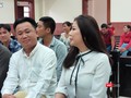 Bị cáo Vũ Thụy Hồng Ngọc (vợ cũ của BS Chiêm Quốc Thái) có mặt tại phiên xử sáng 19/6 (Ảnh: Hòa Bình) 