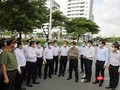 Thủ tướng và đoàn công tác trong chuyến thị sát khu cách ly tại ký túc xá Đại học Quốc gia TP.HCM, TP Thủ Đức. Ảnh: Huyền Mai