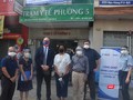 Quyền Tổng lãnh sự Hoa Kỳ tại TP.HCM, ông Robert Greenan đã tới thăm hoạt động lồng ghép sàng lọc lao trong chiến dịch tiêm chủng vaccine phòng COVID-19.