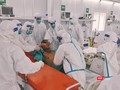 Cấp cứu, chăm sóc bệnh nhân COVID-19 nặng tại Trung tâm hồi sức COVID-19