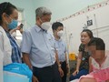 Thứ trưởng Y tế Nguyễn Trường Sơn kiểm tra công tác điều trị bệnh sốt xuất huyết tại Bệnh viện quận 8, TP.HCM