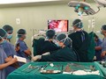 Các bác sĩ của Bệnh viện Bạch Mai thực hiện kỹ thuật mổ mới