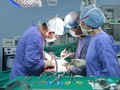 Ca phẫu thuật diễn ra trong 5 giờ đồng hồ, loại bỏ khối u kích thước "khủng" cho bệnh nhân.