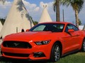 2016 Ford Mustang có động cơ V6, kiểu dáng khỏe khoắn, hiện đại. Giá khởi điểm của dòng xe này là 24.145 USD (chưa kể thuế, phí).