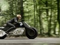 Chiếc xe này có tên là Motorrad Vision Next 100, và nó lẽ đúng như ý định của BMW muốn nó trơ thành chiếc xe máy của tương lại, Motorad Vision Next 100 có hình dáng như một chiếc xe máy trong những bộ phim viễn tưởng.