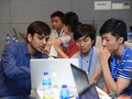 Hình ảnh quen thuộc trong các cuộc thi dạng này là các thành viên sẽ code “xuyên màn đêm”. Ảnh minh hoạ: Vietnam Mobile Hackathon