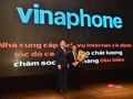 Ông Nguyễn Trường Giang- PTG VinaPhone nhận giải “Nhà cung cấp dịch vụ Internet cố định tốc độ cao có chất lượng chăm sóc khách hàng tiêu biểu”.