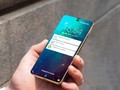 Theo thống kê, 57% người thường xuyên dùng smartphone để truy cập tài khoản email cá nhân và 55% người sử dụng cho các hoạt động xã hội trực tuyến. Ảnh minh họa.