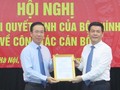 Ông Võ Văn Thưởng - Ủy viên Bộ Chính trị, Bí thư Trung ương Đảng, Trưởng Ban Tuyên giáo Trung ương - đã trao quyết định của Bộ Chính trị cho ông Nguyễn Hồng Diên. Ảnh: Tuyengiao.vn