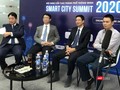 Chủ tịch VINASA Trương Gia Bình (bìa trái) nhấn mạnh, đô thị thông minh là giải pháp tối ưu giải quyết các vấn đề của đô thị hóa đang diễn ra rất nhanh chóng.