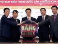 Phó Thủ tướng Vũ Đức Đam, lãnh đạo TTXVN và một số bộ ngành thực hiện nghi thức khai trương Trang thông tin daihoidang.vn.