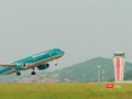 Máy bay của Vietnam Airlines rời đường băng sân bay Vân Đồn.