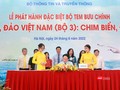 Thứ trưởng Pham Anh Tuan thực hiện nghi thức phát hành đặc biệt bộ tem “Biển, đảo Việt Nam: Chim biển, đảo”.