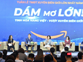 Ông Gijae Seong - Giám đốc Điều hành Amazon Global Selling Việt Nam và bà Lại Việt Anh - Phó Cục trưởng Cục Thương mại điện tử và Kinh tế số, cùng các diễn giả trao đổi tại sự kiện tuần lễ Amazon 2022.