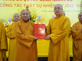 Hòa thượng Thích Gia Quang (người đứng bên trái) được giao làm Trưởng ban Thông tin - Truyền thông TW Giáo hội Phật giáo VN nhiệm kỳ 2022- 2027. Ảnh: phatgiao.org.vn.