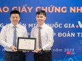 Ông Nguyễn Hồng Thắng – Giám đốc VNNIC trao Giấy chứng nhận Nhà đăng ký tên miền quốc gia “.vn” cho Công ty cổ phần tập đoàn TINO.