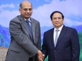 Thủ tướng Phạm Minh Chính và ông Karthik Rammohan, Phó Chủ tịch cấp cao Tập đoàn Lam Research (Ảnh: VGP)