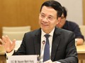 Bộ trưởng Bộ TT&TT Nguyễn Mạnh Hùng trao đổi tại buổi làm việc