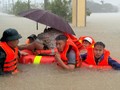 Các nhà mạng kích hoạt phương án ứng phó, huy động lực lượng để giữ vững thông tin liên lạc, hỗ trợ người dân.
