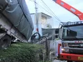 Hiện trường vụ xe tải tông sập nhà dân làm 5 người bị thương. Ảnh: Báo Lâm Đồng