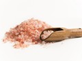 Muối hồng Himalaya thực ra có tác dụng ra sao đối với sức khỏe? (Ảnh: Getty)