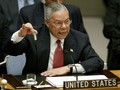 Cựu Ngoại trưởng Mỹ Colin Powell cầm chiếc ống chứa bột trắng như bằng chứng chống lại chính quyền Saddam Hussein (Ảnh: RT)