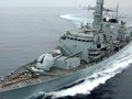 Tàu khu trục HMS Montrose của Anh hộ tống tàu Heritage qua eo biển Hormuz (Ảnh: CNN)
