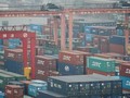 Các container hàng hóa nhập khẩu tại cảng Incheon, Hàn Quốc (Ảnh: RT)