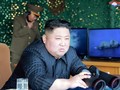 Lãnh đạo Triều Tiên Kim Jong-un thị sát một cuộc thử nghiệm vũ khí dẫn đường chiến lược mới vào ngày 4/5/2019 (Ảnh: Reuters)