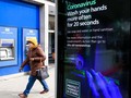 Thông điệp chống virus corona được đăng tải trên một biển hiệu ở London, Anh (Ảnh: New Scientist)