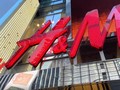 H&M báo cáo thất thu trong quý đầu tiên, sau khi đưa ra bình luận gây tranh cãi về Tân Cương (Ảnh: Reuters)