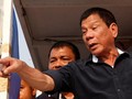 Tổng thống Duterte dọa bỏ tù những người từ chối tiêm vaccine COVID-19 (Ảnh: Reuters)