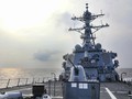 Tàu khu trục USS Benfold băng qua eo biển Đài Loan trong hôm 28/7 (Ảnh: US Navy)