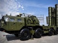 Hệ thống S-400 của Nga tại một cuộc triển lãm quốc phòng gần Moscow (Ảnh: AP)