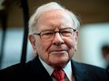 Warren Buffett nói đùa rằng cầm nhiều tiền mặt cũng "chả chết ai" (Ảnh: AFP)