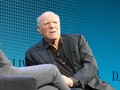 Chủ tịch của IAC Barry Diller kêu gọi các nhà xuất bản hành động ngay tức thì để ngăn chặn tầm ảnh hưởng của AI (Ảnh: AFP)