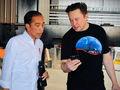 Tổng thống Indonesia Joko Widodo nói chuyện với CEO Tesla Elon Musk ở Texas, Mỹ năm 2022 (Ảnh: Reuters)