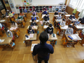 Một lớp học ở Shizuoka. Các nhà khoa học Nhật Bản đang sử dụng hình ảnh nhiệt và AI trong một hệ thống phát hiện học sinh đang ngủ gật (Ảnh: Kyodo)