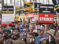 Lo ngại lạm phát dai dẳng và AI chiếm việc làm, làn sóng đình công ở Mỹ, châu Âu lan rộng