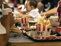 Khách hàng tại một nhà hàng KFC ở Tây An (Ảnh: Bloomberg)