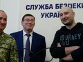 Arkady Babchenko (phải) xuất hiện tại Kiev ngày 30-5  (Ảnh: Reuters)