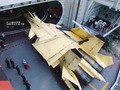 J-15 được đưa vào kho chứa trên tàu Liêu Ninh.