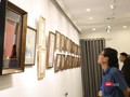 Khách tham quan triển lãm “Ông Phái vẽ ông Đạm”. Ảnh: Minh Thúy