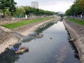 Khúc sông Tô Lịch đang thí điểm làm sạch bằng công nghệ Nhật Bản. Ảnh: Tất Định