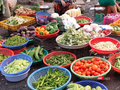 Rau củ được bày bán tại chợ 