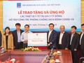 Lễ trao tặng và ủng hộ  các thiết bị y tế trị giá 5 tỷ đồng cho Bộ Y tế để hỗ trợ công tác phòng, chống dịch COVID-19. Ảnh: Tuấn Dũng/BYT