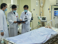 Các bác sĩ đánh giá tình trạng của bệnh nhân (Ảnh: BVCC)
