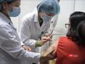 Tình nguyện viên được tiêm thử nghiệm vaccine phòng COVID-19 Nanocovax (Ảnh - Minh Thuý)