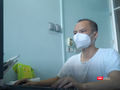 Nguyễn Văn Dưỡng – Phó Trưởng Khoa Điều trị, Bệnh viện dã chiến số 1 Bắc Ninh – sáng tạo ra phần mềm nhập dữ liệu của bệnh nhân COVID-19 (Ảnh - Lê Minh, nguồn - BYT) 